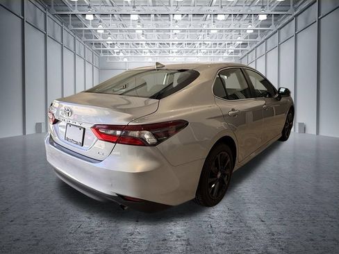 Used 2022 Toyota Camry LE w/ Convenience Package FWD image 8