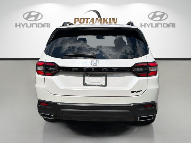 Used 2023 Honda Pilot Sport image 6