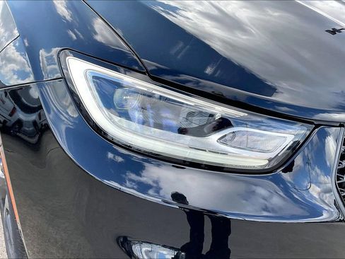 New 2026 Chrysler Pacifica Limited w/ Uconnect Theater Family Group image 16