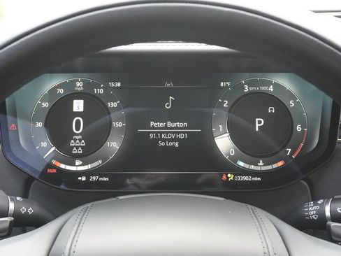 Used 2025 Land Rover Range Rover Long Wheelbase SE AWD/4WD image 11
