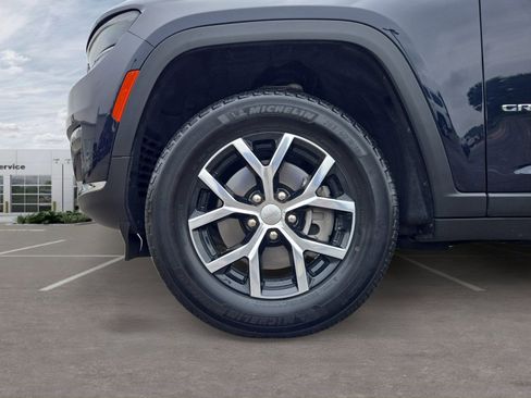 Used 2023 Jeep Grand Cherokee L Limited AWD/4WD image 10