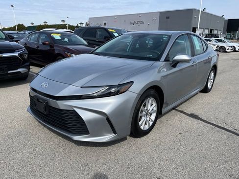 Used 2025 Toyota Camry LE FWD image 3