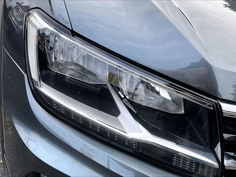 Used 2021 Volkswagen Tiguan SE R-Line image 27