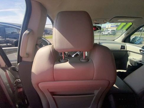 Used 2011 Chevrolet Traverse LT w/ Personal Connectivity Package FWD image 28