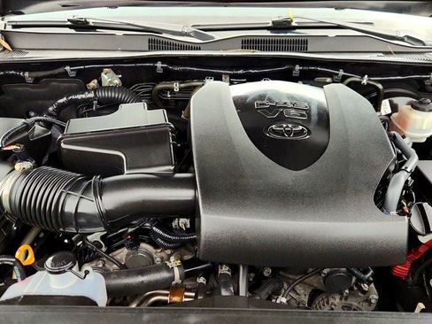 Used 2018 Toyota Tacoma SR5 image 26