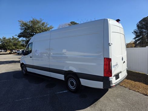 Used 2023 Mercedes-Benz Sprinter 2500 image 36