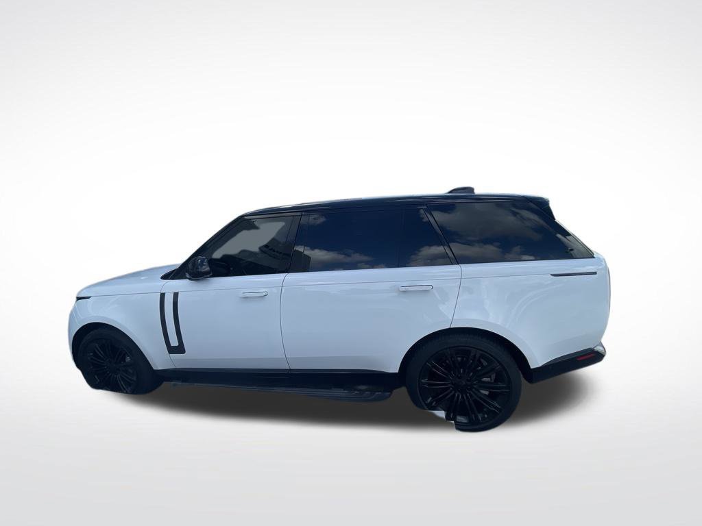 Used 2026 Land Rover Range Rover Long Wheelbase SE AWD/4WD image 3
