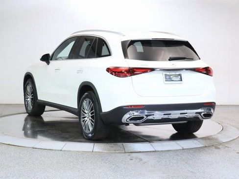 Used 2025 Mercedes-Benz GLC 300 4MATIC image 2