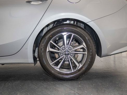 Used 2023 Kia Forte LXS w/ LXS Technology Package FWD image 9