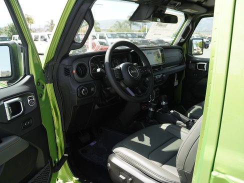 New 2026 Jeep Gladiator Mojave w/ Steel Bumper Group AWD/4WD image 19