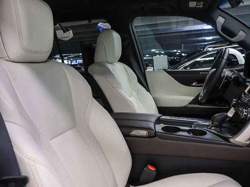 Certified 2025 Lexus LX 700h Luxury AWD/4WD image 18