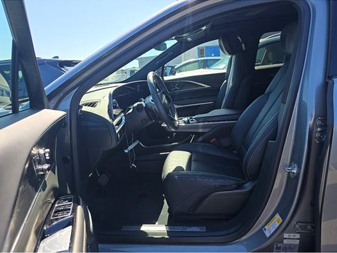 Used 2024 Cadillac Lyriq Sport AWD/4WD image 7