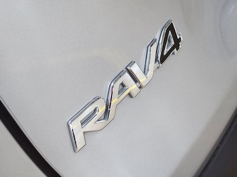 Used 2022 Toyota RAV4 XLE image 25