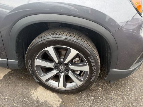 Used 2025 Honda Pilot Touring image 4