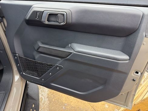 Used 2025 Ford Bronco Badlands image 25
