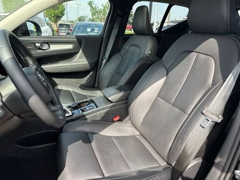 Used 2025 Volvo XC40 B5 Plus AWD/4WD image 28