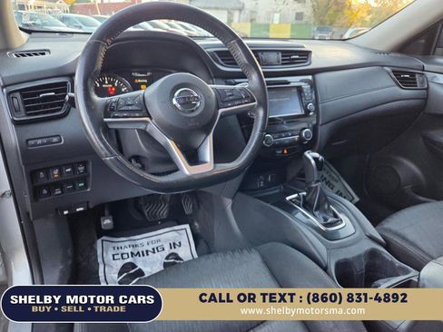 Used 2017 Nissan Rogue SV w/ SV Premium Package image 11