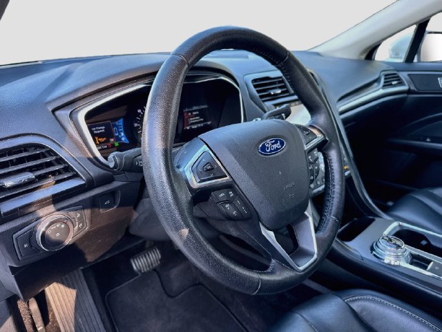 Used 2019 Ford Fusion Titanium FWD image 9
