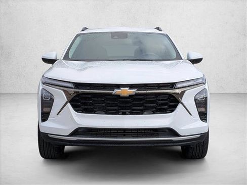 Used 2026 Chevrolet Trax LT FWD image 2
