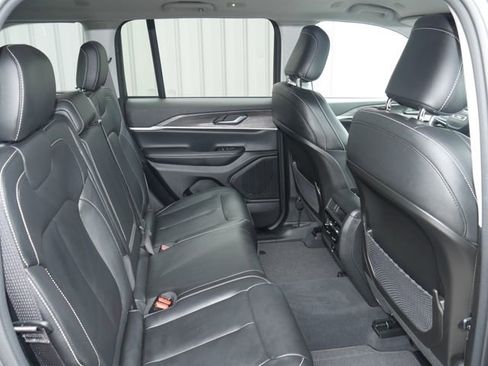 Used 2023 Jeep Grand Cherokee Limited AWD/4WD image 25