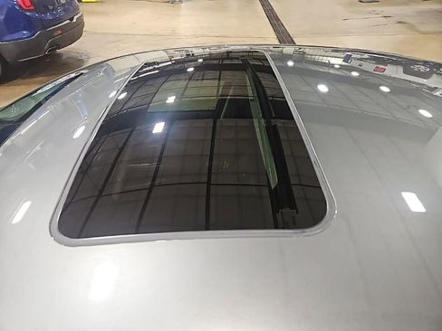 Used 2019 Buick Regal Essence w/ Driver Confidence Package I image 16