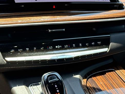 Used 2022 Cadillac Escalade ESV Luxury AWD/4WD image 34