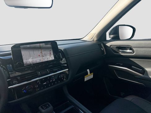 Used 2025 Nissan Pathfinder Platinum w/ Cargo Package image 25