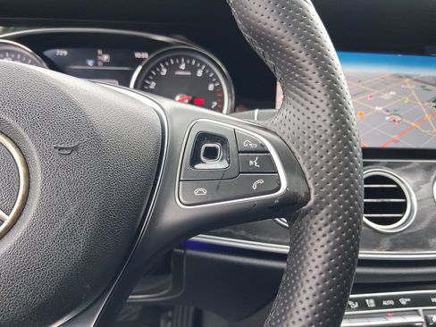 Used 2017 Mercedes-Benz E 300 image 19