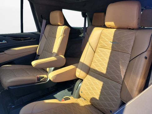 Used 2021 Cadillac Escalade Premium Luxury image 15