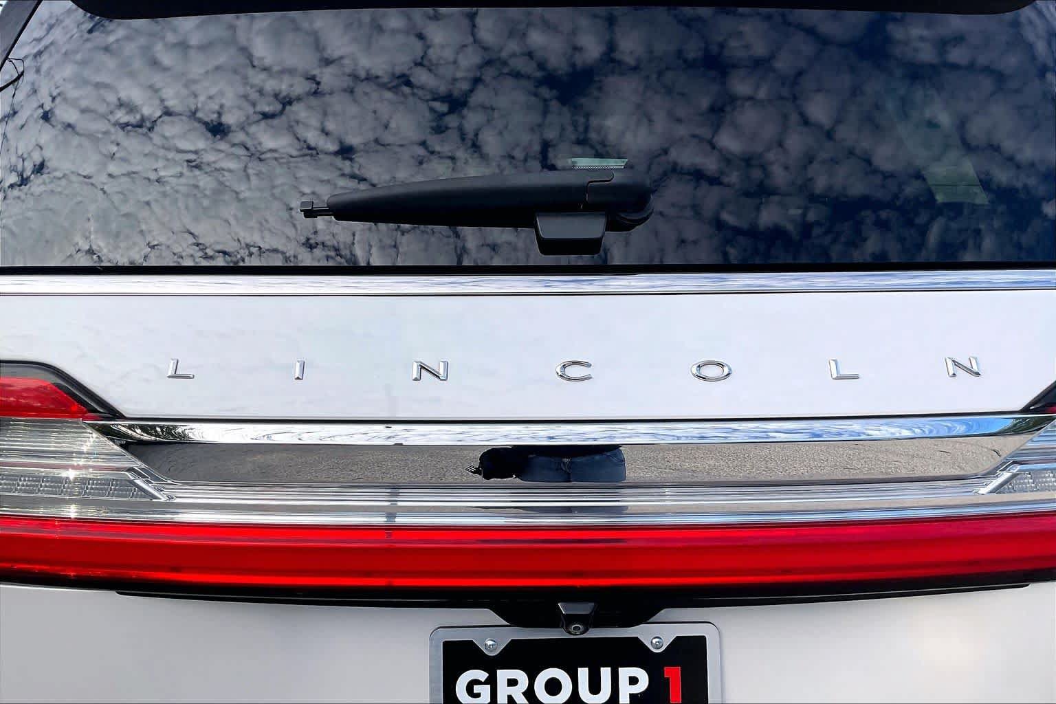 Used 2018 Lincoln Navigator Select w/ Technology Package RWD image 10