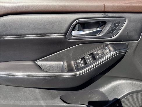 Used 2023 Nissan Rogue SL w/ SL Premium Package FWD image 17