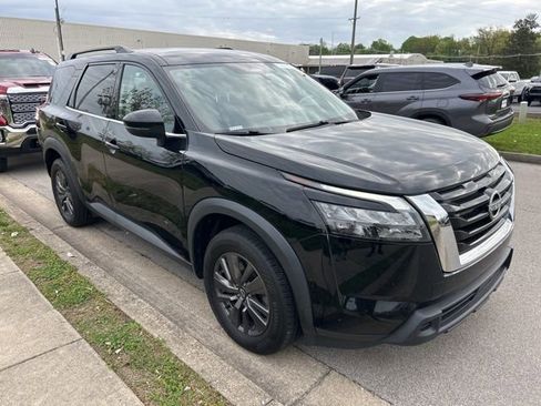 Used 2023 Nissan Pathfinder SV FWD image 2