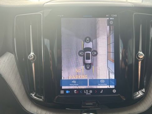 Certified 2025 Volvo XC60 B5 Plus image 23