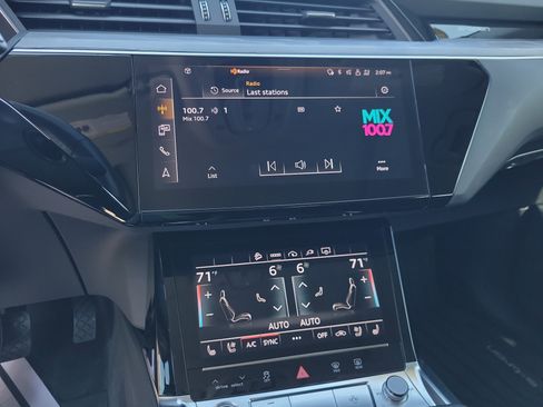 Used 2024 Audi Q8 e-tron Premium Plus image 18