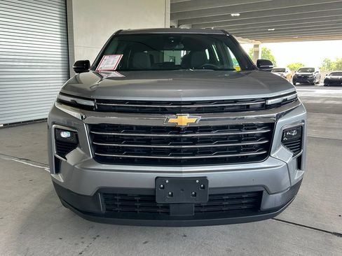 Used 2024 Chevrolet Traverse LT AWD/4WD image 2