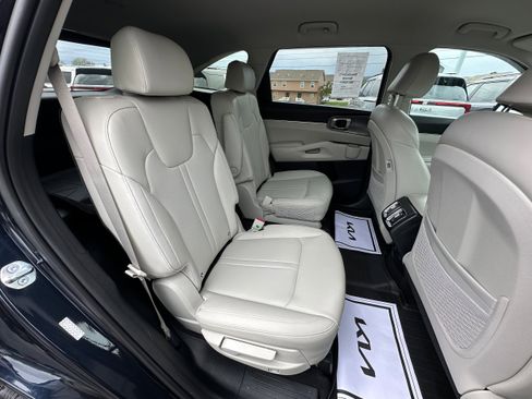 Used 2023 Kia Sorento EX AWD/4WD image 13