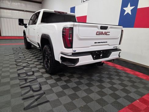 Used 2024 GMC Sierra 2500 AT4 w/ AT4 Premium Plus Package AWD/4WD image 12