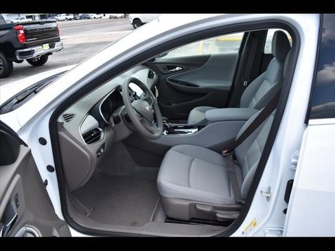 Used 2025 Chevrolet Malibu LS image 13