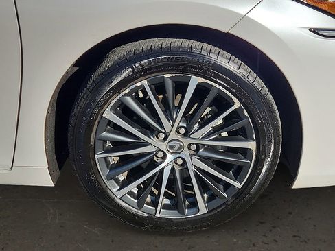 Used 2023 Lexus ES 250 w/ Premium Package image 9