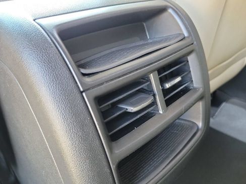 Used 2018 Cadillac XT5 FWD image 13