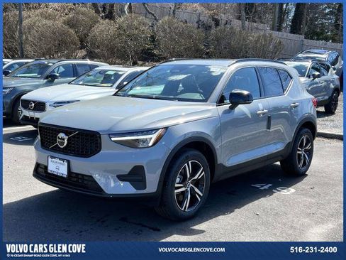New 2026 Volvo XC40 B5 Core w/ Climate Package image 2