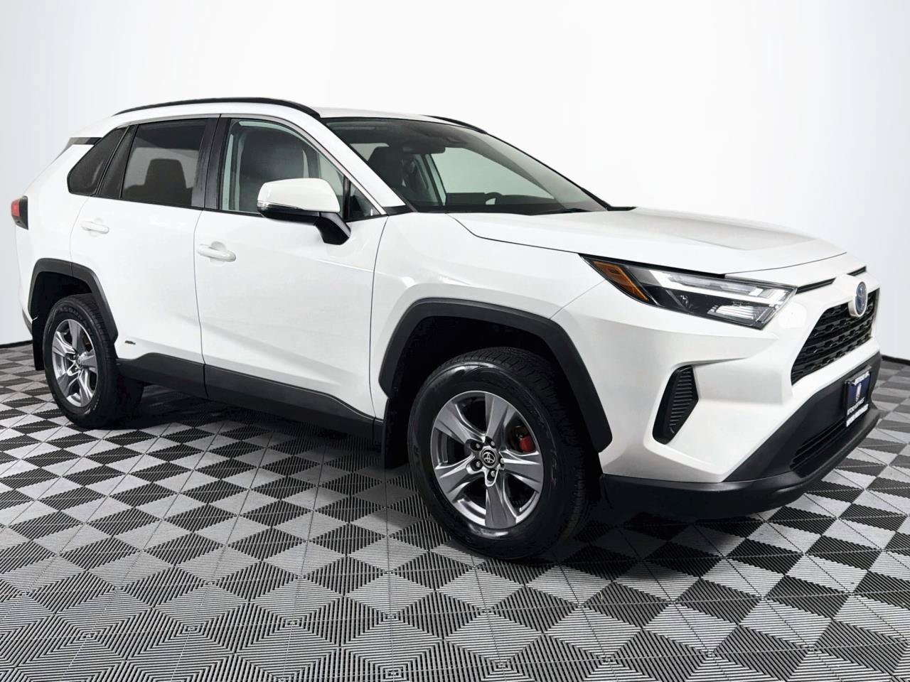 Used 2022 Toyota RAV4 XLE w/ XLE Grade Weather Package AWD/4WD image 28