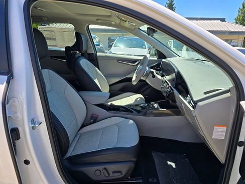 New 2026 Kia Niro Wave w/ Wave Preserve Package FWD image 11