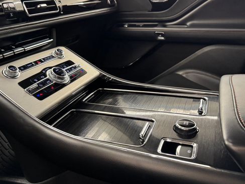 Used 2024 Lincoln Aviator AWD image 26