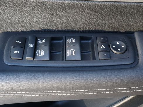 New 2025 Chrysler Pacifica Limited image 10