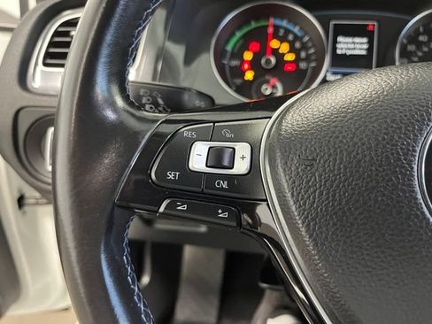 Used 2018 Volkswagen e-Golf SE FWD image 26