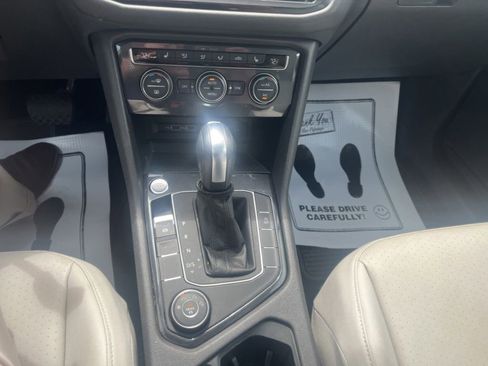 Used 2020 Volkswagen Tiguan SE w/ Panoramic Sunroof Package AWD/4WD image 22