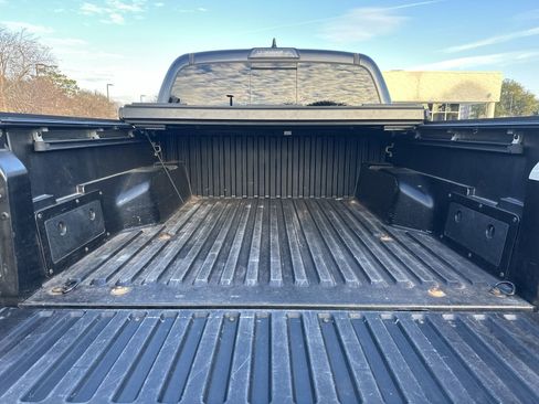 Used 2018 Toyota Tacoma SR5 image 32