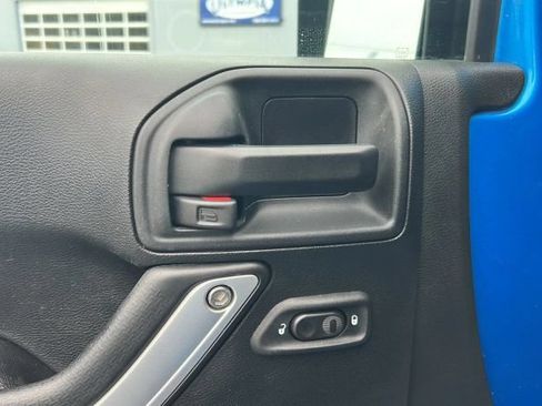 Used 2016 Jeep Wrangler Unlimited Rubicon w/ Dual Top Group AWD/4WD image 15