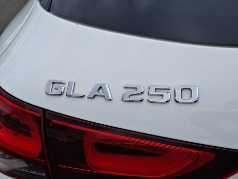Used 2022 Mercedes-Benz GLA 250 4MATIC image 30